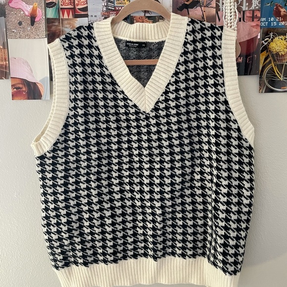 Trendy Black And Cream Sweater Vest 